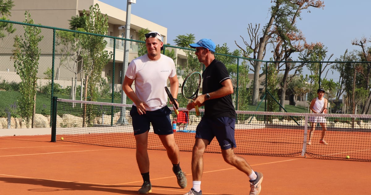 alex with coach on clay court.JPG