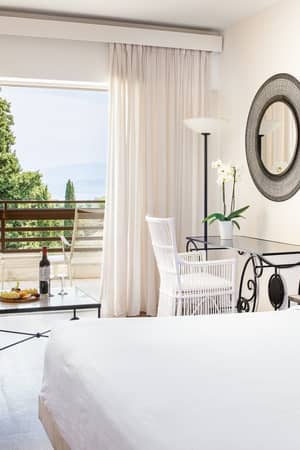 Daphnila Bay 18 luxury intimate guestrooms with sea view