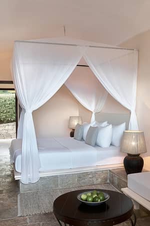 Daphnila Bay 19 airy garden room on a privileged setting